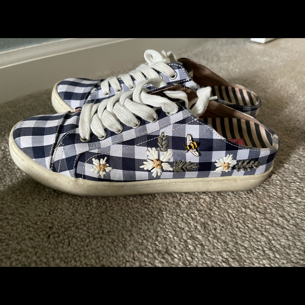 Betsy Johnson size 7 shoes
